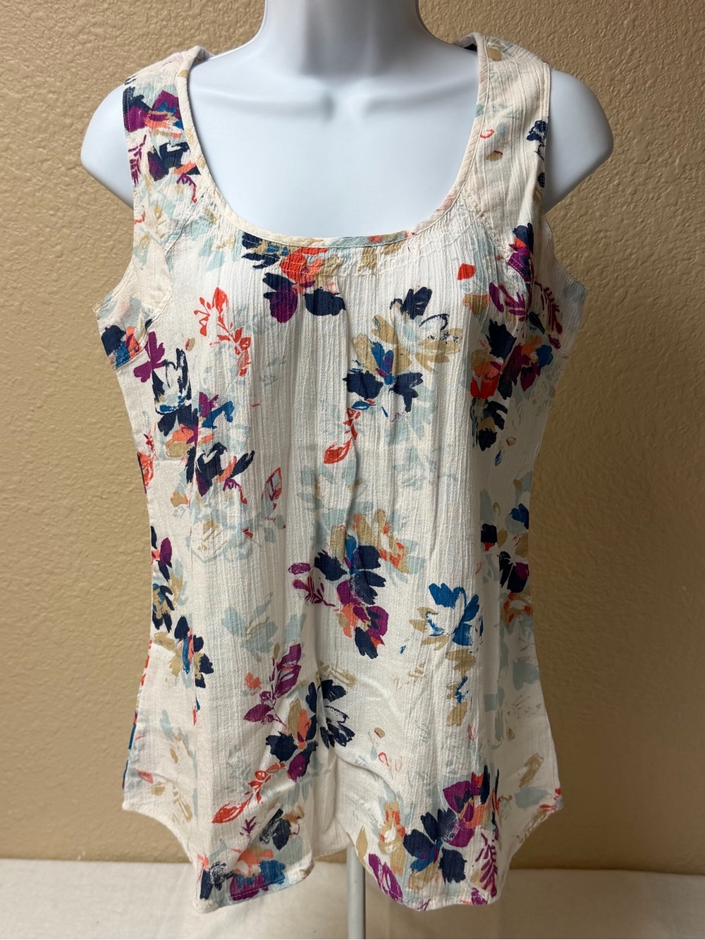 4/$20 Eddie Bauer Cream Floral Scoop Neck Tank Top